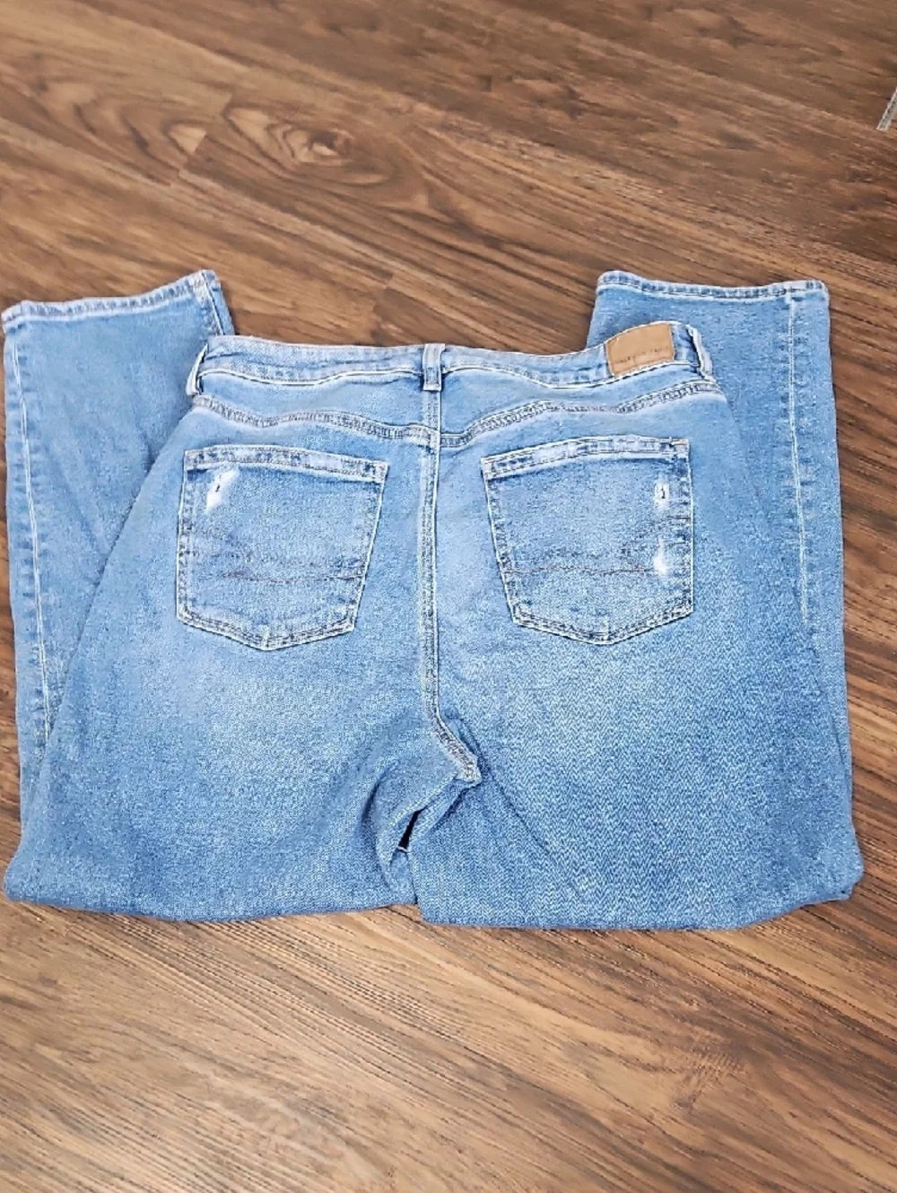 American Eagle High-Rise Mom Straight Distressed Jeans Women’s 14 - Picture 2 of 13